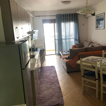 Holiday Home דירה *